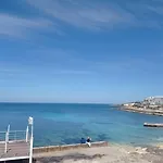 Charming Maisonette By The Sea